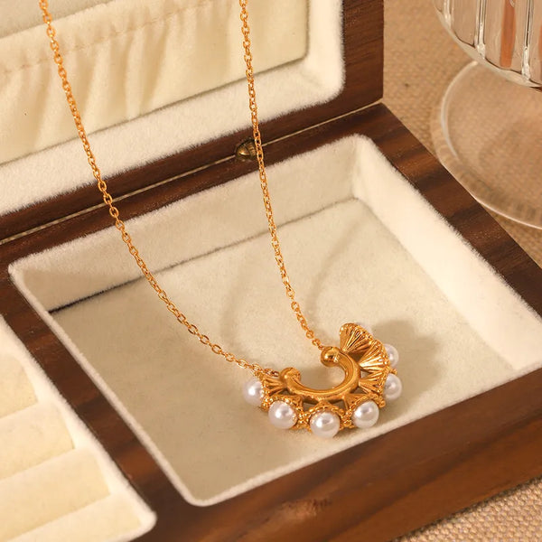 Golden Fan Pearl Necklace