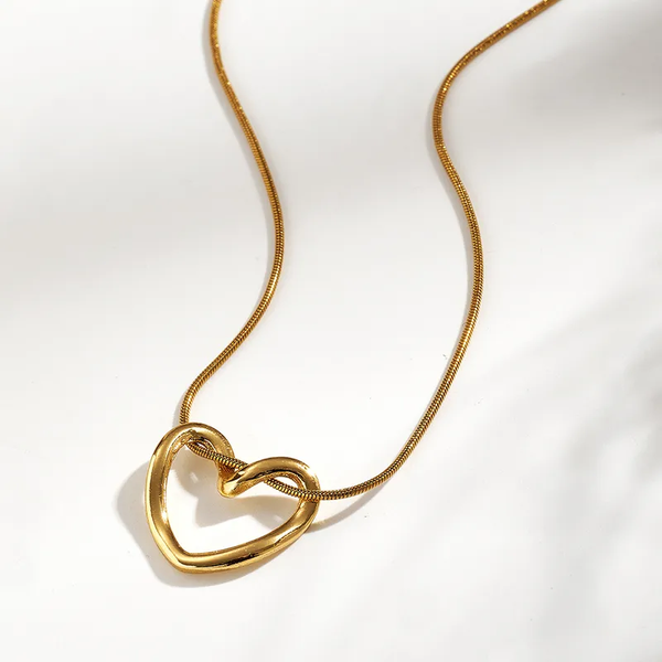 The "Enchanted Link" Heart Collection – Fluid 18K Gold Plated Jewelry Set